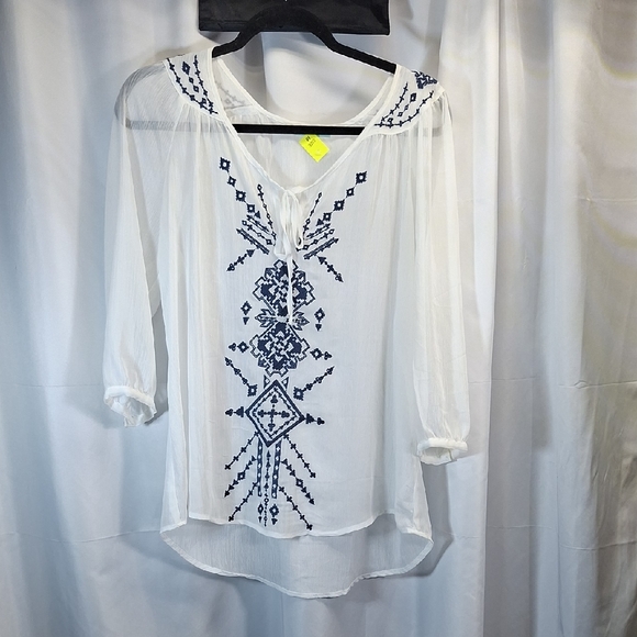 Maurices White Blouse with Navy Embroidery. - Picture 1 of 8